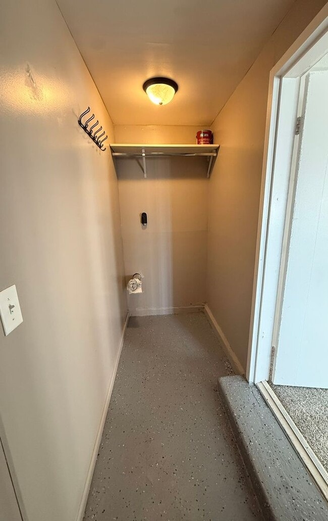 Building Photo - 5137 Mays Ave