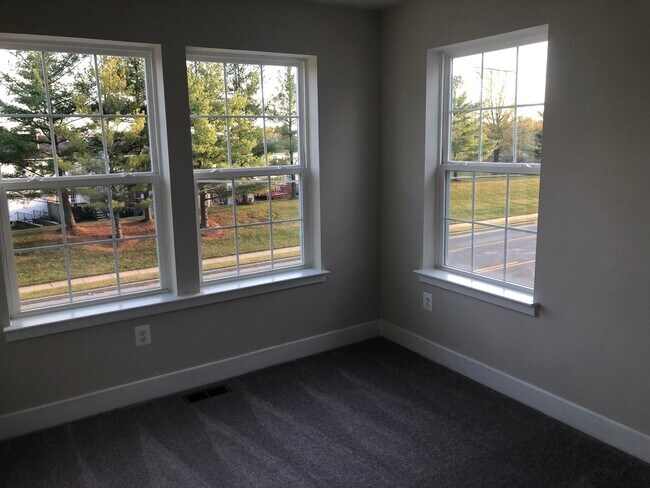 Building Photo - 7870 Johnnycake Rd