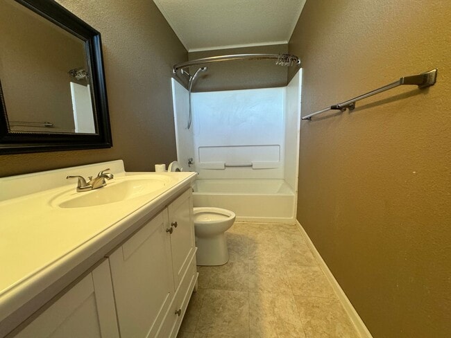 Building Photo - 3BR/2BA/1CG, 1489 sq.ft. rental in Huachuca City, AZ