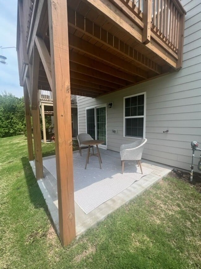 Building Photo - FULLY FURNISHED high-end beautiful 3 bedroom 3 1/2 bath home in Creekside Commons.