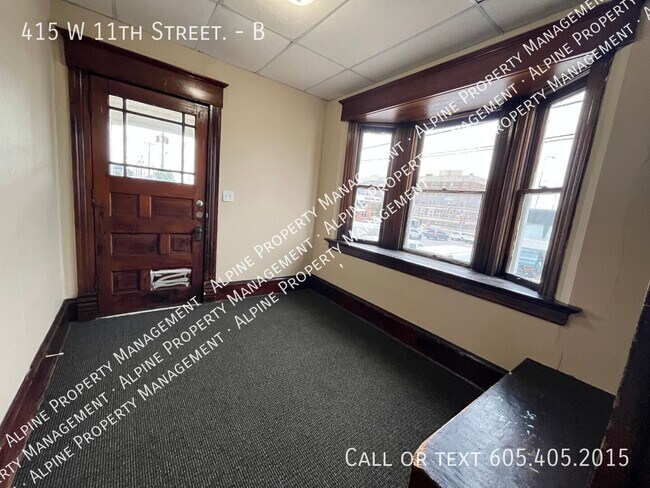 Building Photo - 415 W 11th St