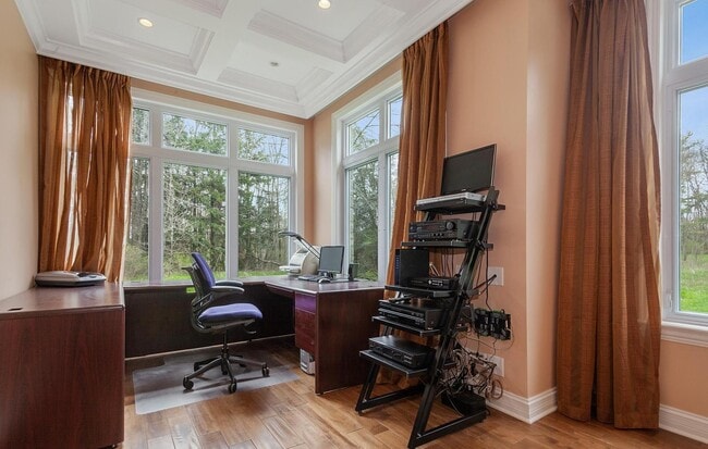 Building Photo - 598 Lake Shore Rd