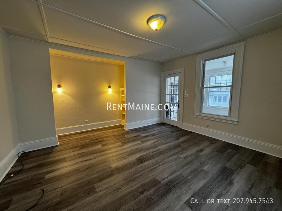 Building Photo - 276 Main St