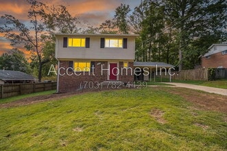 Building Photo - 8613 Kenilworth Dr