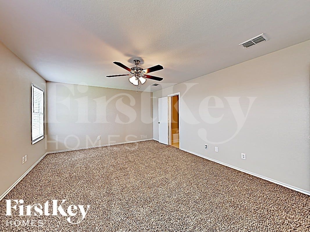 Building Photo - 2801 Spencer Cir