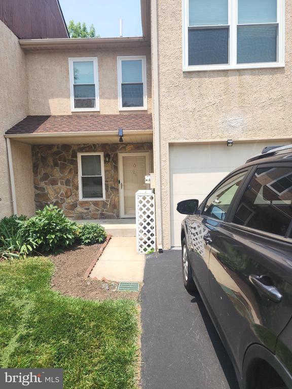 Building Photo - 25 Forsythia Ct