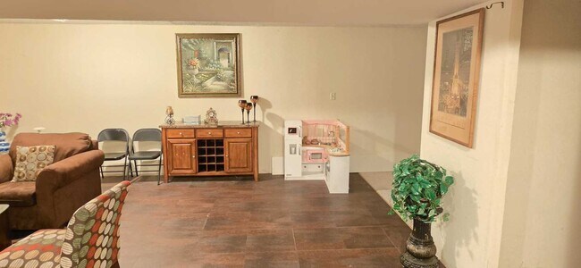 Building Photo - 2416 Boxwood Ln