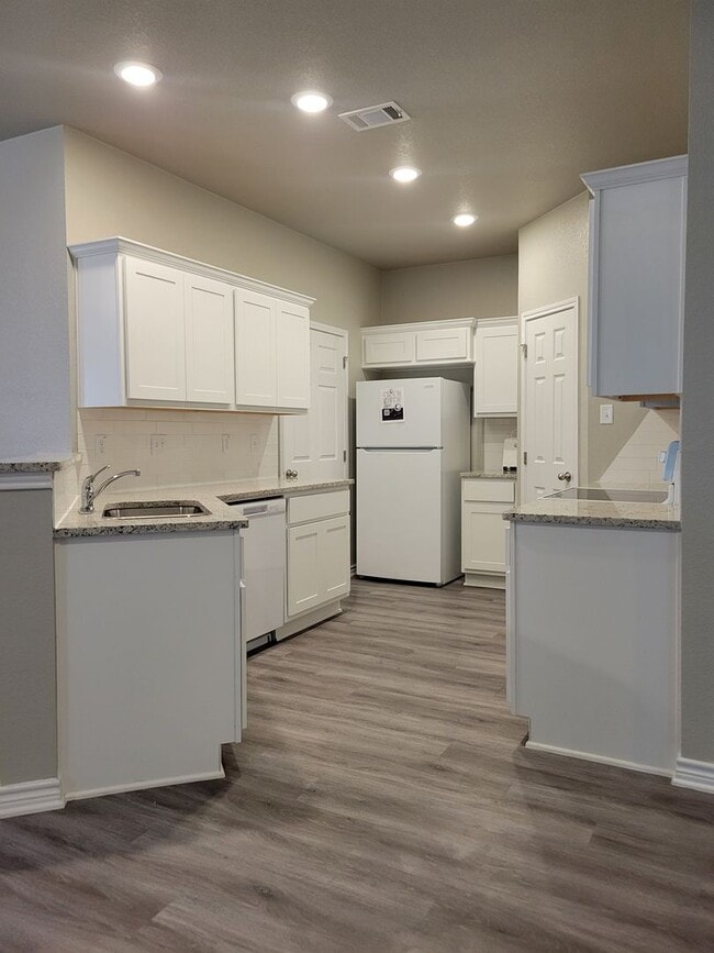 Building Photo - 1606 Pontotoc