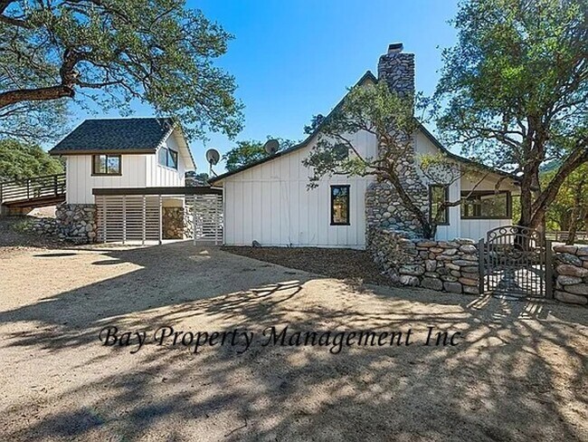 Building Photo - Breathtaking Views from this horse propert...