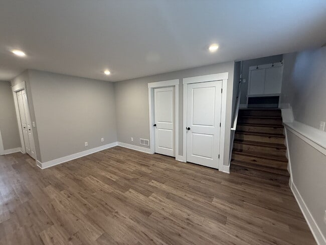 Building Photo - 3 bed, 2 full bath Townhouse
