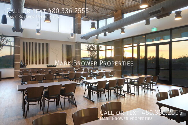 Building Photo - 2914 E Sands Dr