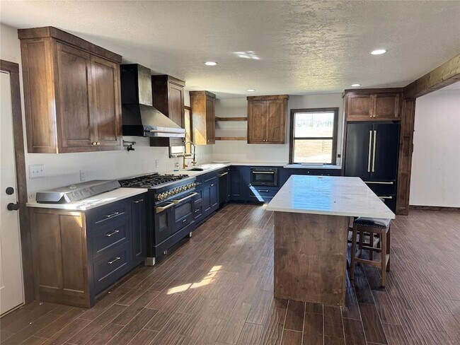 Building Photo - 353112 E 860 Rd