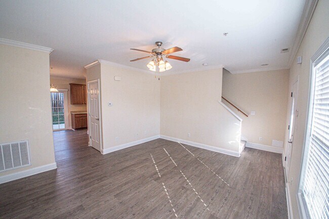 Building Photo - 614 N Center St