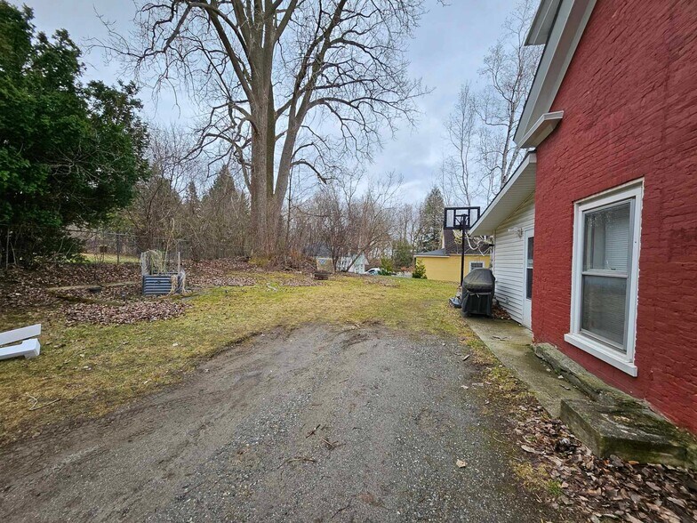 Building Photo - 87 Lincoln Ave