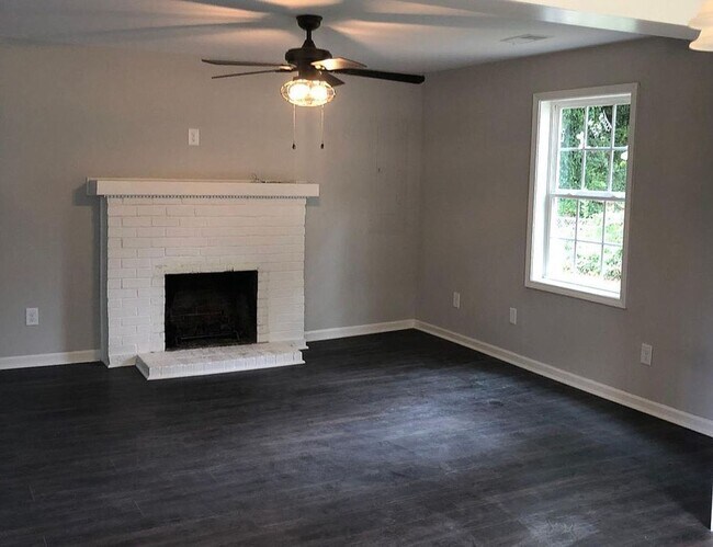 Building Photo - Charming 2 bedroom home in Gainesville!