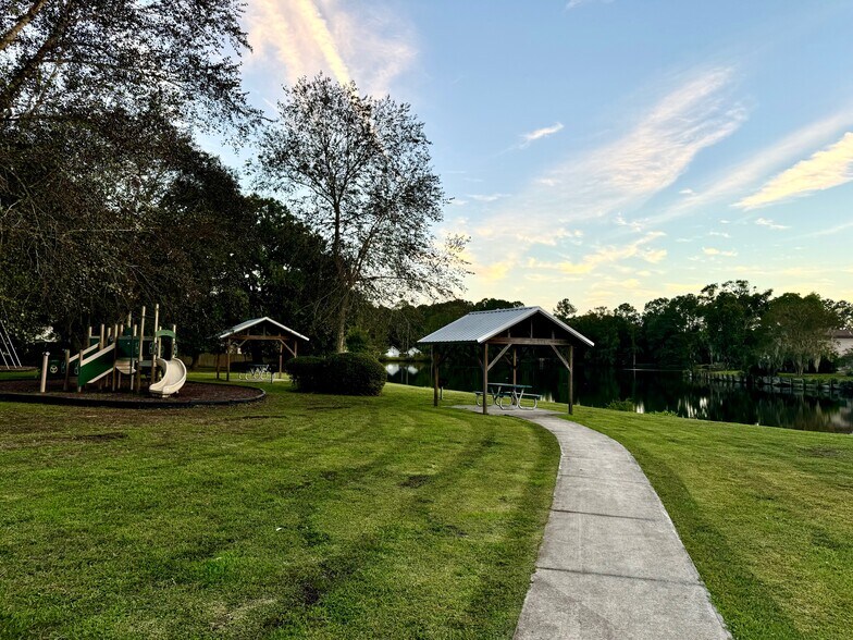 Community Park - 112 Woodvalley Dr