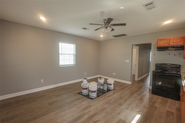 Building Photo - 23091 S Wildwood Dr