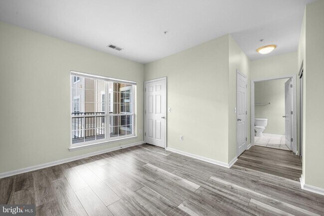 Building Photo - 4860 Eisenhower Ave