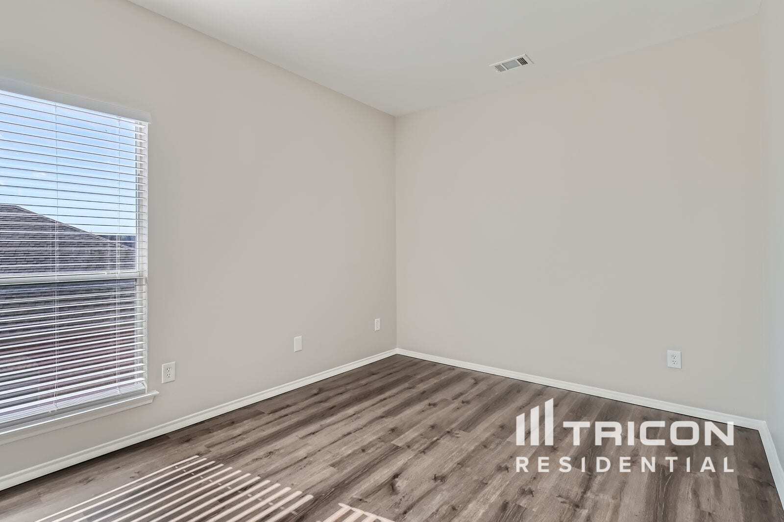 Building Photo - 1216 Juniper Ln