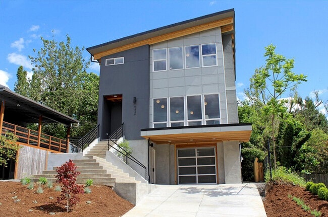 Building Photo - 6824 N Catlin Ave