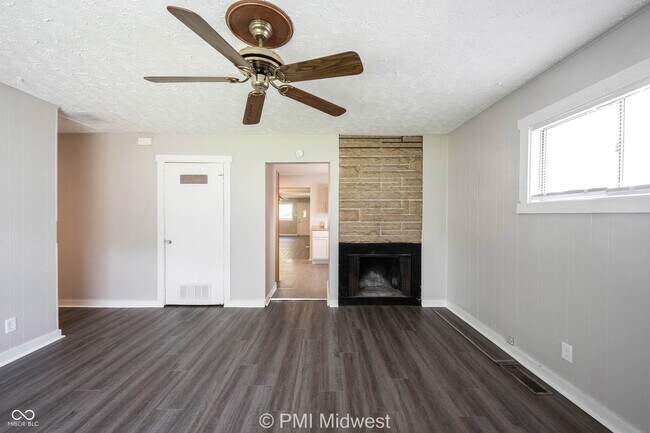 Building Photo - 3748 N Hawthorne Ln