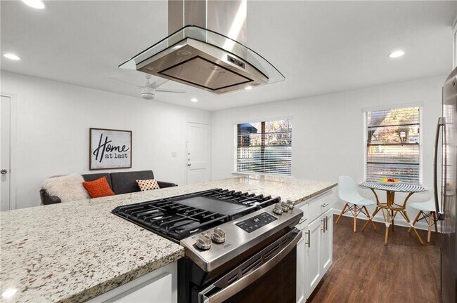 Building Photo - 301 E 33rd St