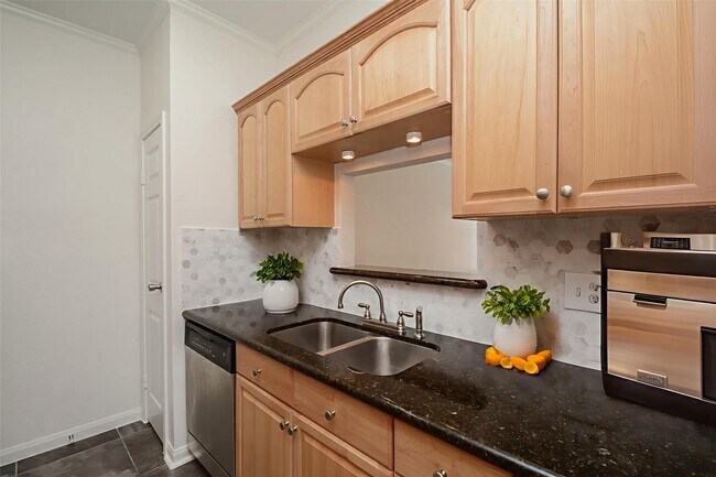 Building Photo - 9850 Pagewood Ln