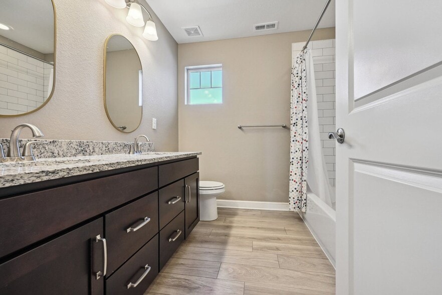 Building Photo - 917 Old Wagon Trail Cir