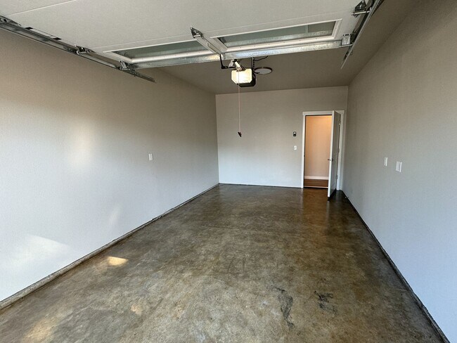 Building Photo - SAW3781