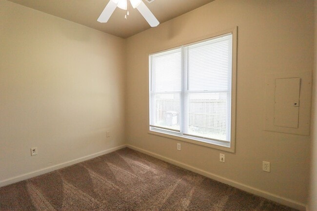Building Photo - S 55th West Ave Duplex