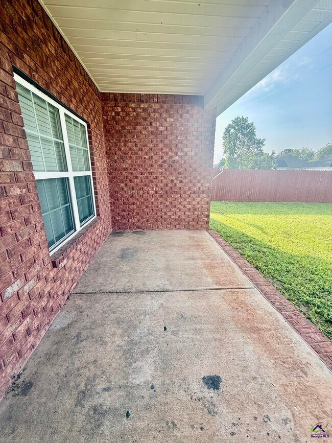 Building Photo - 634 Post Oak Way