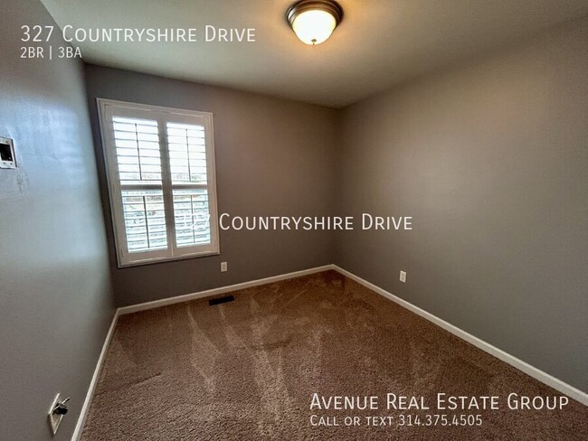 Building Photo - Charming Home on Countryshire Drive with L...