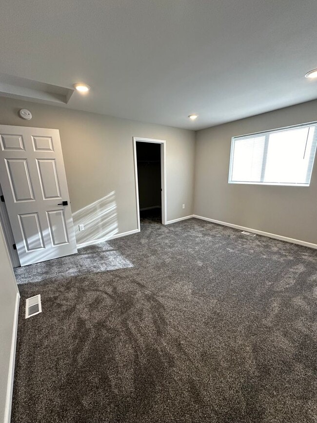 Building Photo - 2521-2521 Granite Dr NW