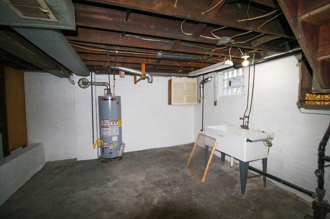 Building Photo - 316 Pine St