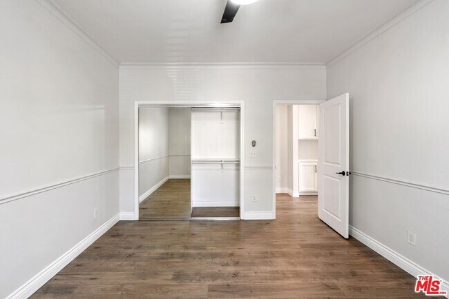 Building Photo - 7124 Farralone Ave