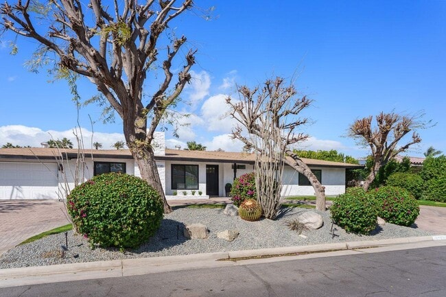 Building Photo - 37081 Palmdale Rd