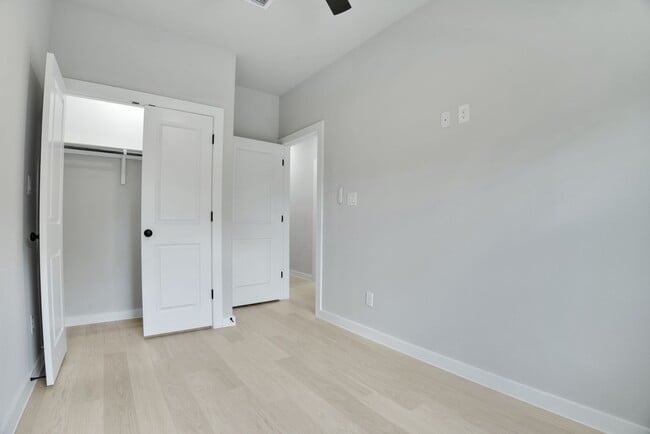 Building Photo - 525 Dakota St