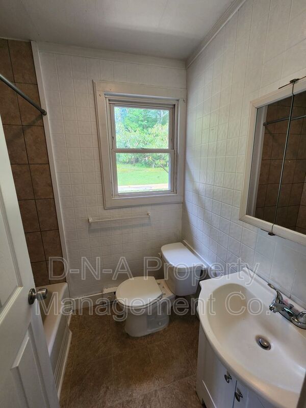 Building Photo - 2427 PA-390