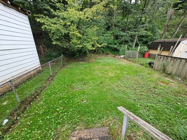 Building Photo - 3 bed 1 bath House for rent in Crafton!