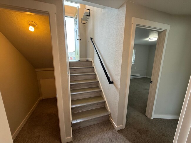 Building Photo - Renovated Ruston Home w/ Water View