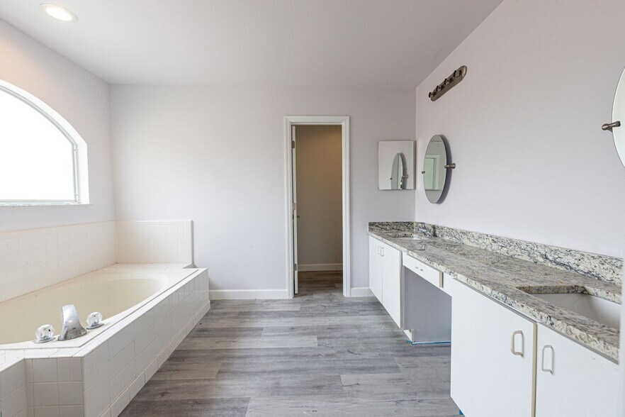 Building Photo - 2252 Wyndam Way