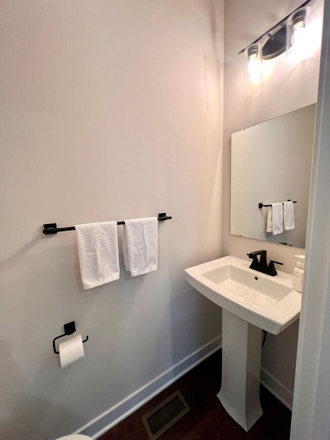 Building Photo - Canonsburg - 3 Bedroom 2.5 Bathroom Townhome For Rent