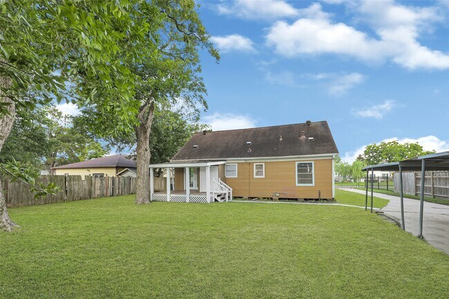 Building Photo - 7017 Schley St