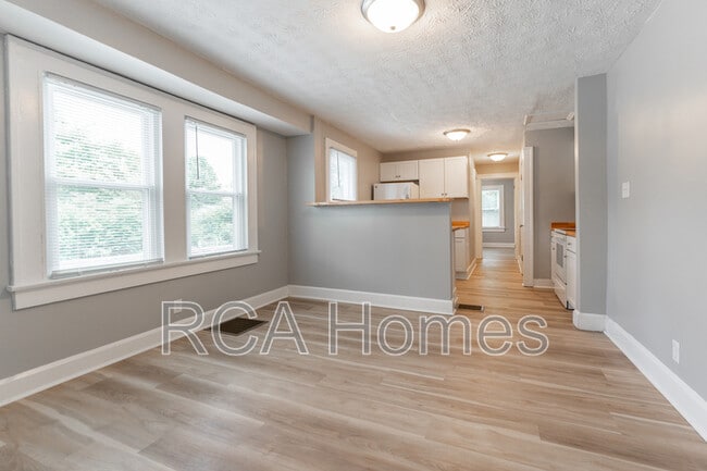 Building Photo - 1425 N Olney St