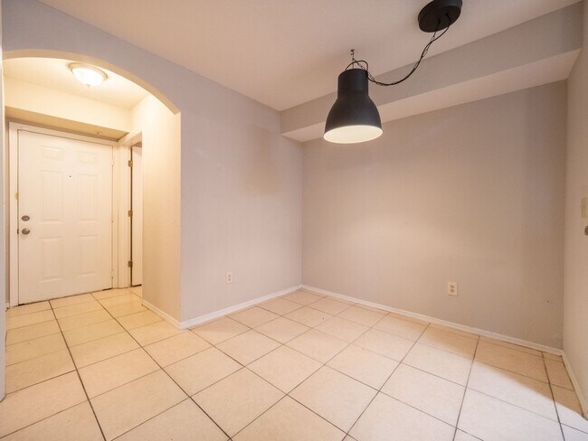 Building Photo - Bona Vista - 831 CW 104