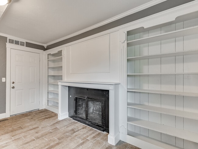 Building Photo - 7704 Brookside Dr