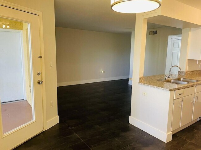 Building Photo - 2405 NW 33rd St