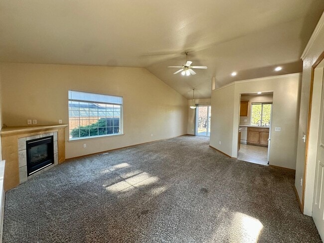 Building Photo - Ranch Style Home in NE Bend!  Fenced in backyard!