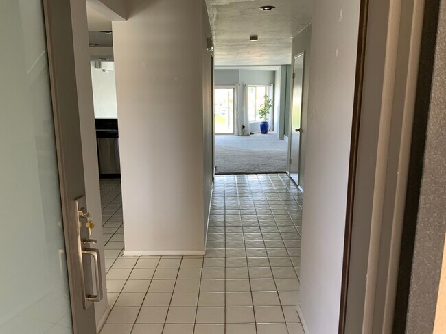 Building Photo - 135 S Sierra Ave