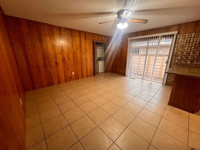 Building Photo - 6709 Sandpiper Dr